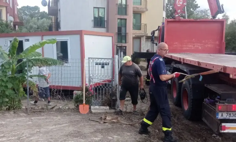 16 екипа от различни звена на МВР работят денонощно в Царево - Tribune.bg