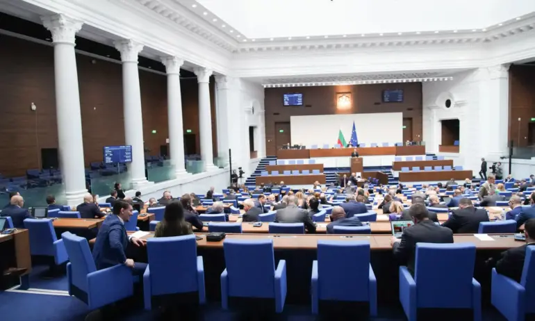 Депутатите приеха ветото на Радев за промените в НПК - Tribune.bg