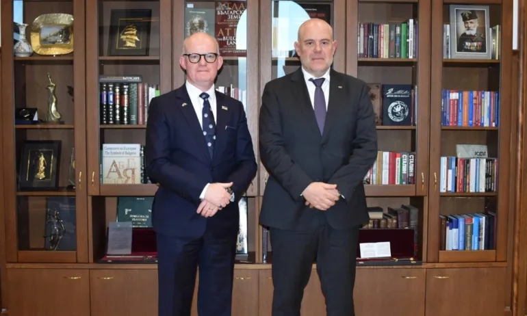 Гешев обсъди с делегация на британската прокуратура противодействието на трансграничната престъпност - Tribune.bg