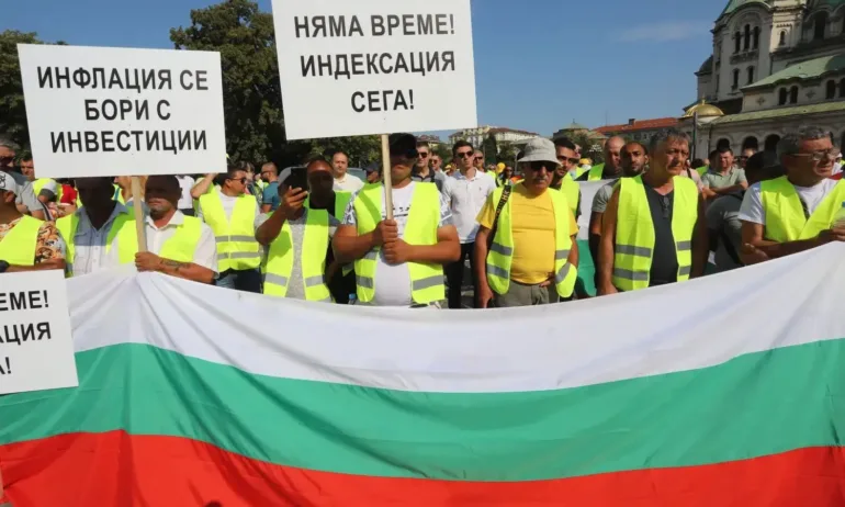 Пътните строители продължават протестите в страната и София - Tribune.bg