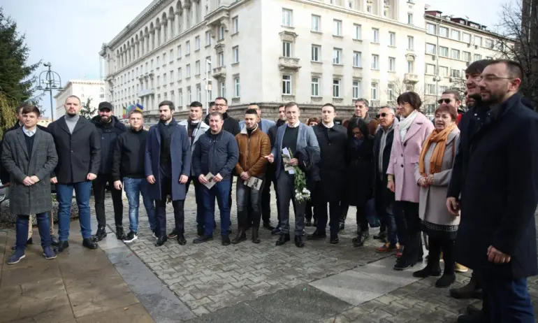 ГЕРБ-София и Андрей Ковачев почетоха жертвите на Кървавата Коледа в Скопие - Tribune.bg