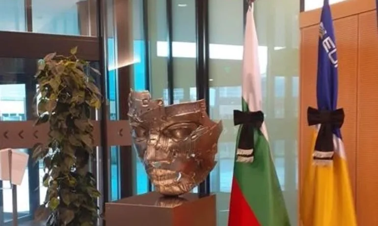 В централата на Европол отдадоха почит на убития Петър Бъчваров - Tribune.bg