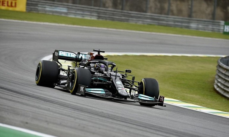 Хамилтън с наказание, стартира квалификацията в Бразилия последен - Tribune.bg