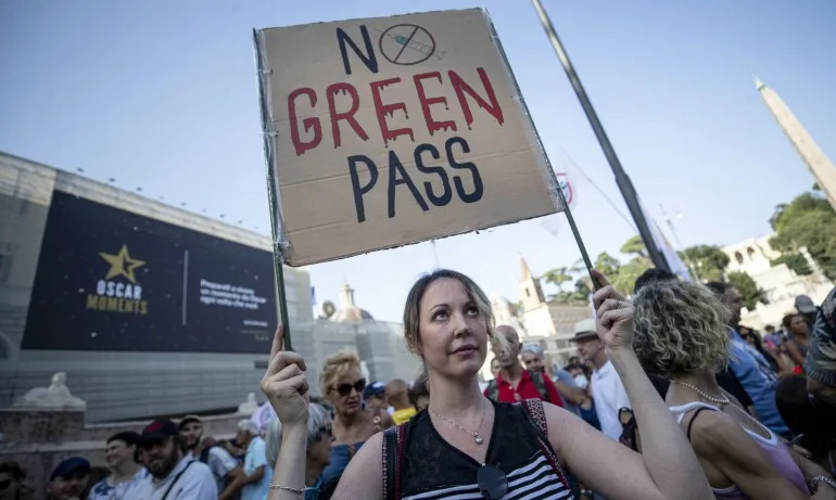 Италия затяга мерките от септември в училищата и обществения транспорт - Tribune.bg