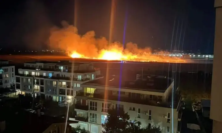 Пожар край кв. Обеля - Tribune.bg