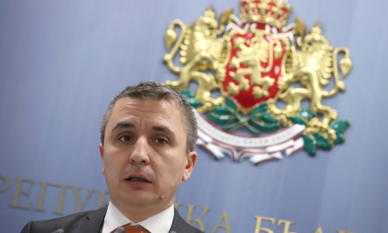 Новото управление с нови рокади: Енергийният министър освободил двама от членовете на Борда на БЕХ - Tribune.bg