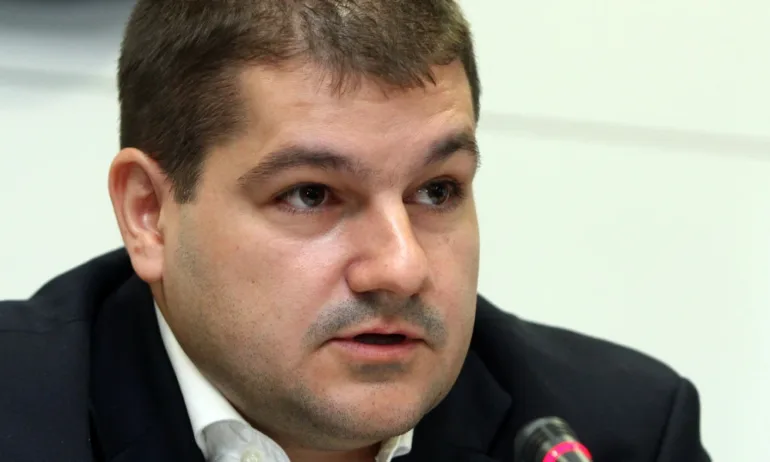 Председателят на БАСКОМ благодари на народните представители за гласуването на Сините карти - Tribune.bg