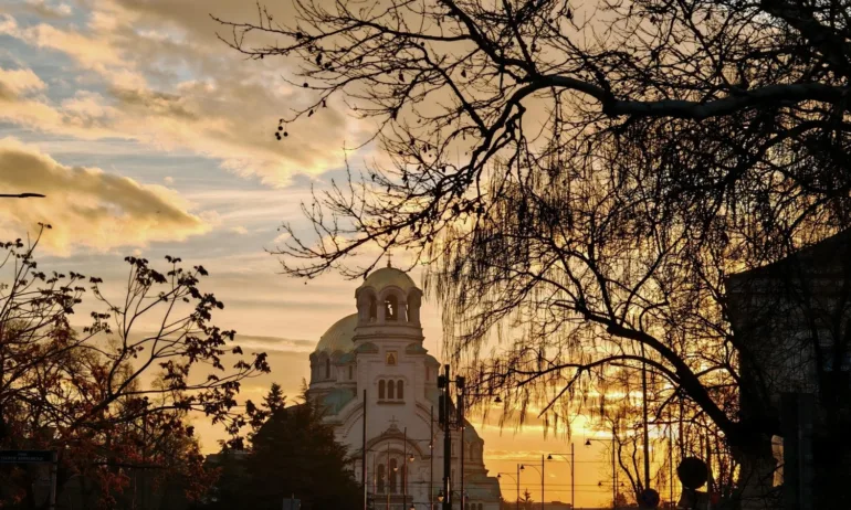 Слънчево и топло време в петък