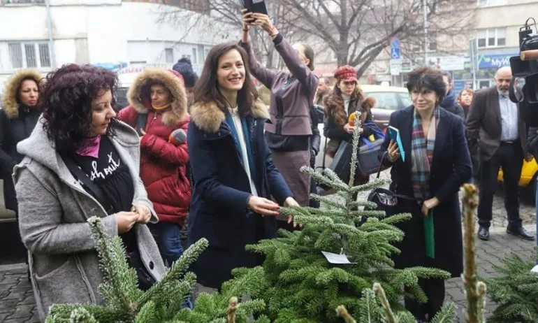 Мария Габриел подкрепи кампанията Посади надежда - Tribune.bg