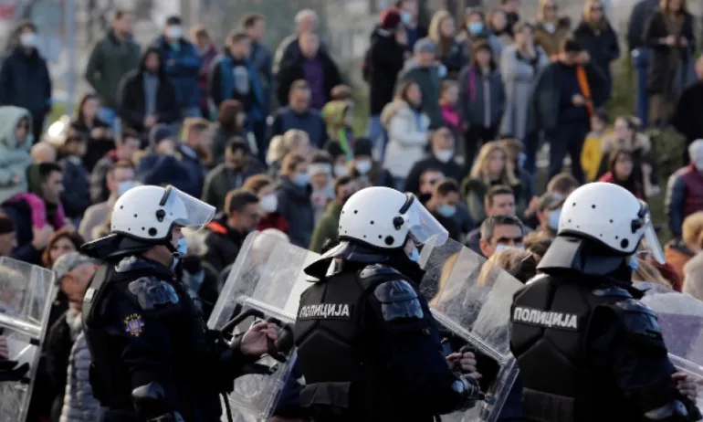 Студенти тръгнаха пеша от Белград към Нови Сад за митинга на 1 ноември - Tribune.bg