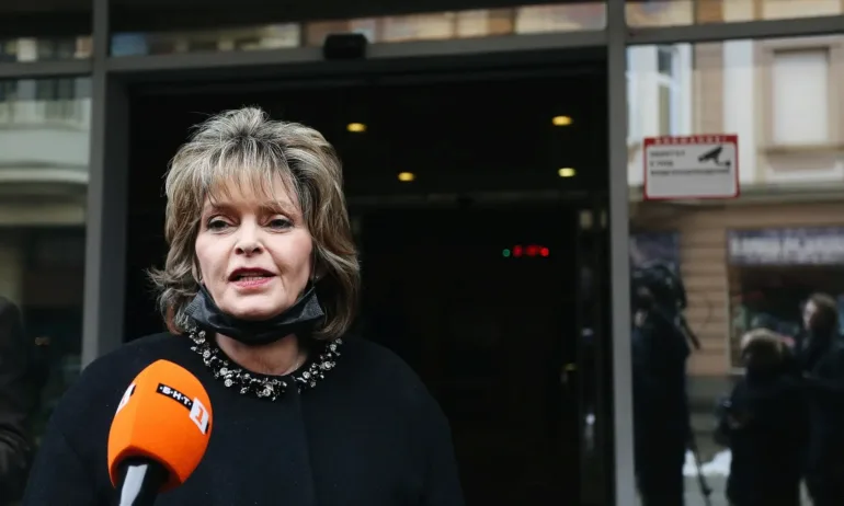 Проф. Шаренкова: Къде беше смелото перо Симов, когато ДБ и ПП искаха да въоръжават Украйна? - Tribune.bg