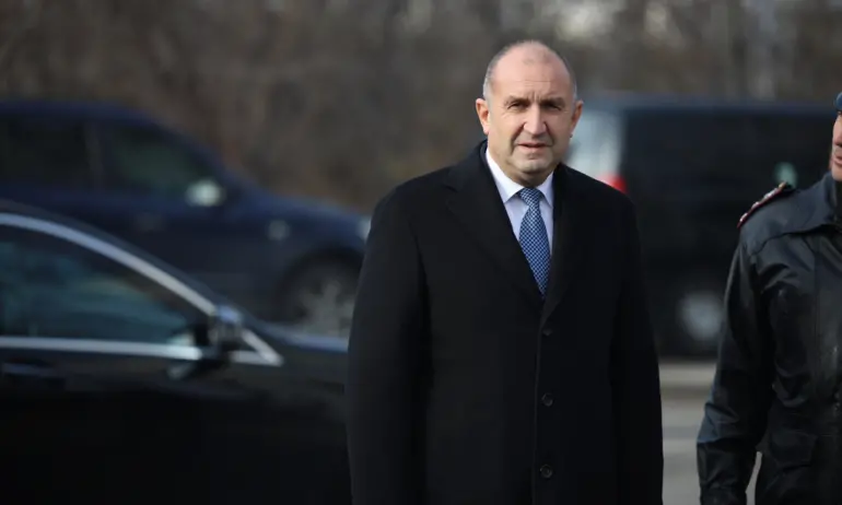 Радев ще сезира Конституционния съд за промените в Конституцията - Tribune.bg