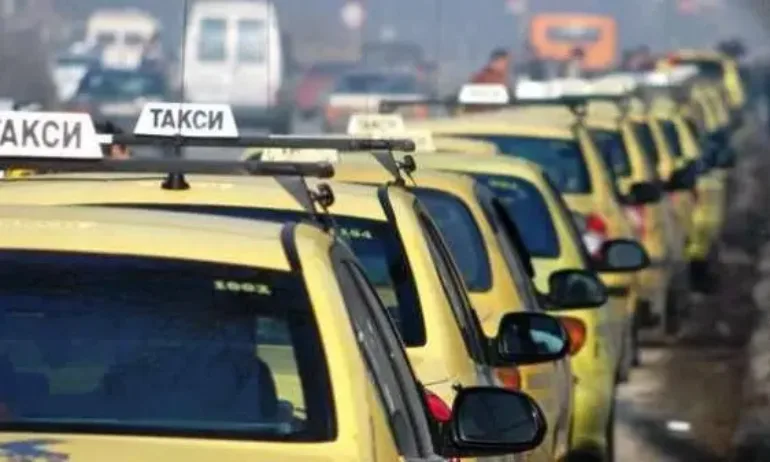Таксиметрови шофьори излизат на протест в центъра на София, съобщи