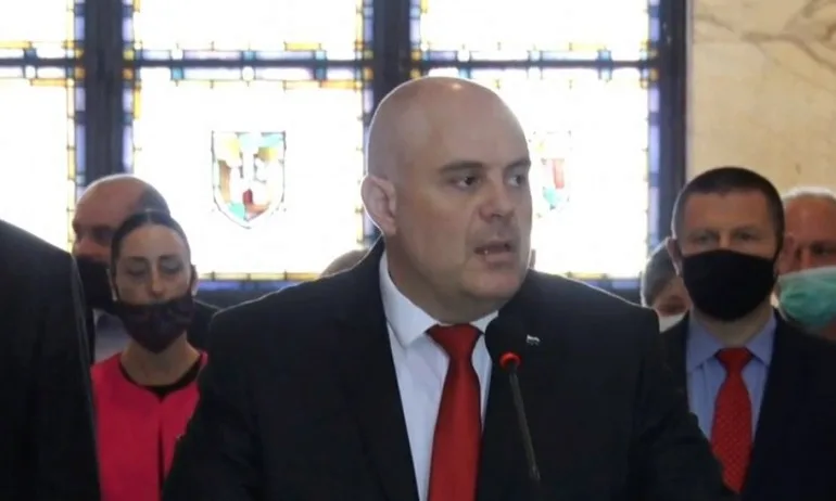 Гешев: Политикът Радев иска зависима прокуратура, да каже знаел ли е какво е вършено около него - Tribune.bg