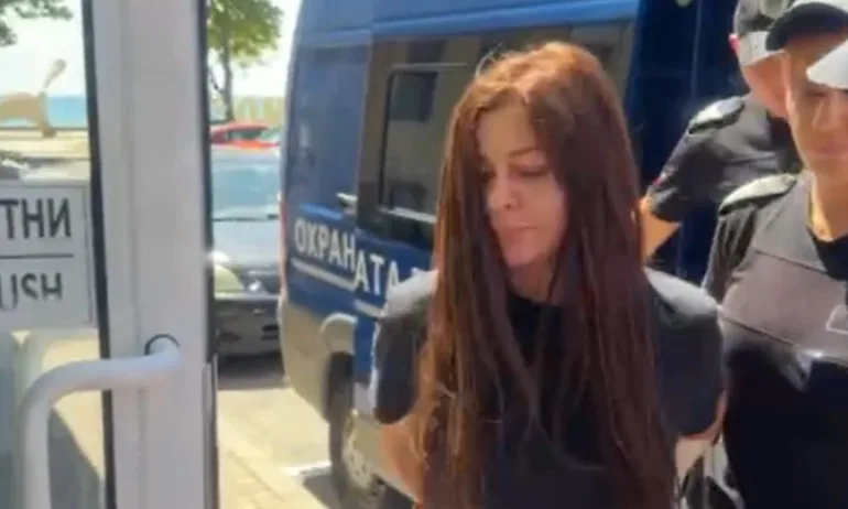 Попфолк певицата Дебора остава в ареста – съдът я определи като опасна за обществото - Tribune.bg