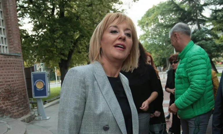 Мая на билборд, а обяви, че не се е качвала там - Tribune.bg