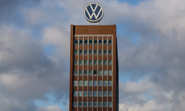 Работниците на Volkswagen се насочват към стачки през декември