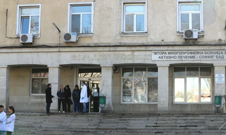 Лекари и сестри от Втора МБАЛ масово оттеглят оставките си - Tribune.bg