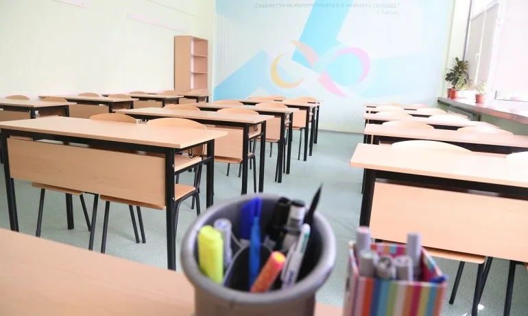 Боршош: В момента нищо не налага затварянето на училищата - Tribune.bg