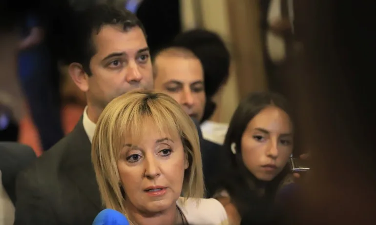 Манолова към ИТН: Не стреляме по вас, искаме да сме заедно - Tribune.bg