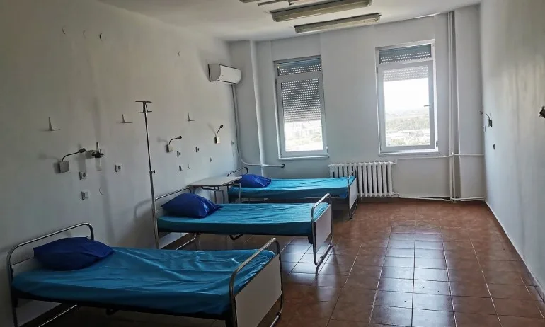 Започват проверки в болниците в Кърджали и Разград след смъртта на две млади жени с COVID-19 - Tribune.bg