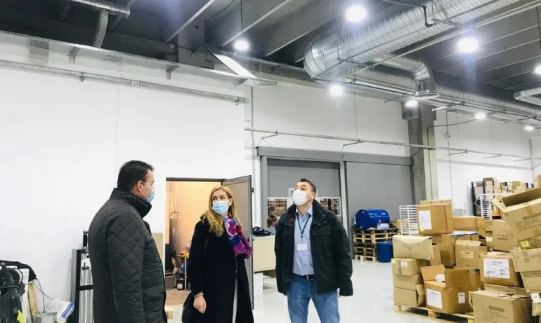 Николина Ангелкова посети предприятия със съвременни производства в Сливница - Tribune.bg