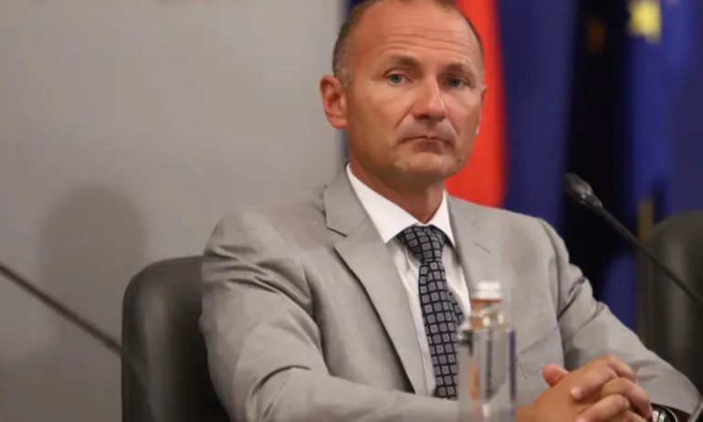 Христов: Няма кой да купи скъпия газ от танкерите договорени от предишния кабинет - Tribune.bg