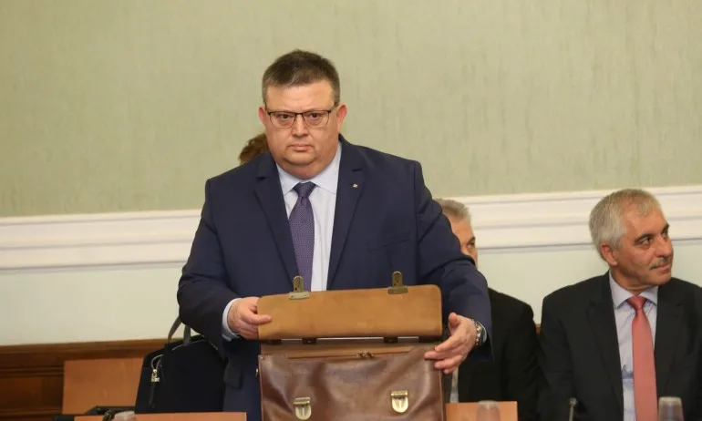 Цацаров подкрепя предсрочното прекратяване на мандат за тримата големи в системата - Tribune.bg
