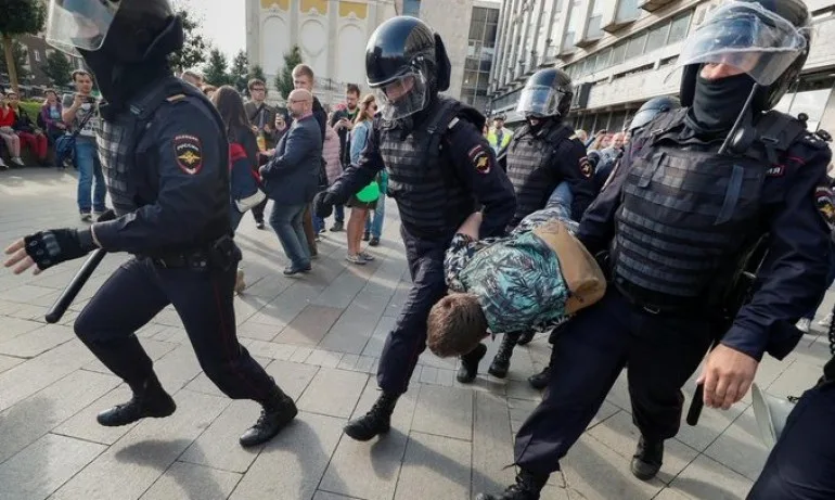 Русия иска да отнеме дете, заведено на протест в Москва - Tribune.bg
