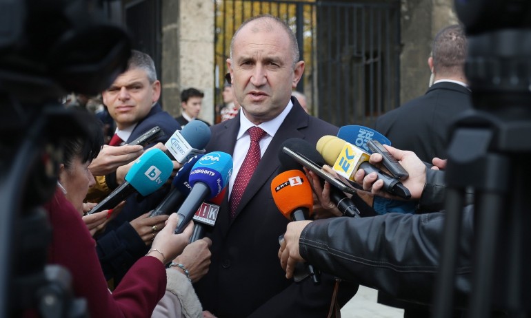 Радев продължава с изящния изказ: Българите да покажат, че времето на шайката е свършило - Tribune.bg