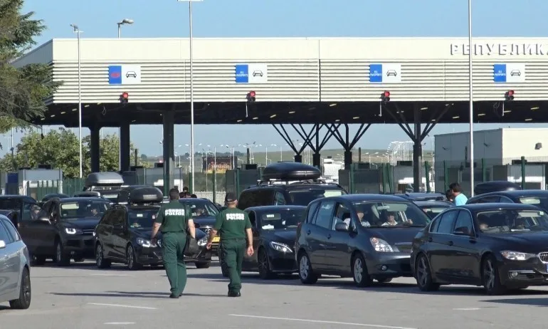 Задържаха близо половин милион контрабандни маски, шлемове и ръкавици - Tribune.bg