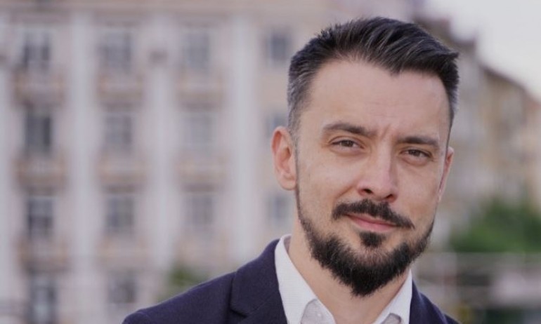 Кристиян Шкварек: Продължаваме Промяната спряха всичко, но не и кражбите - Tribune.bg