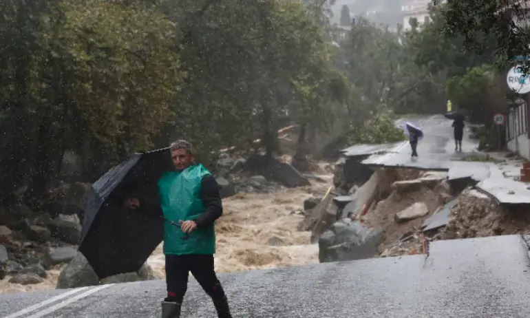 Отново бедствие в Гърция - хиляди са без ток и под вода заради циклона Елиас - Tribune.bg