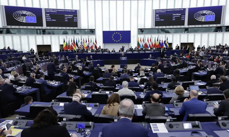 ЕП прие резолюция срещу фалшифицирането на историята от Русия, за да оправдае войната в Украйна - Tribune.bg