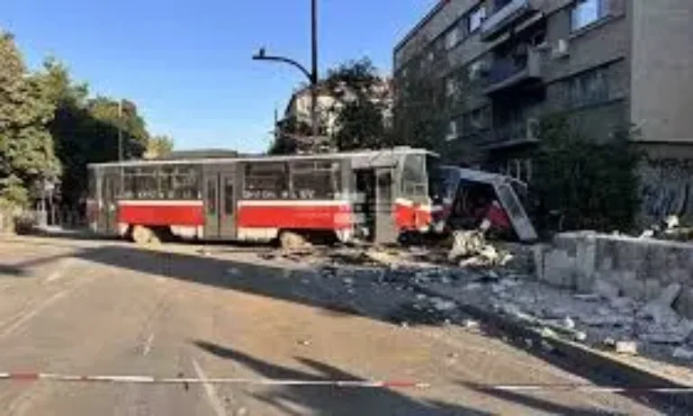 Пиян и осъждан за кражба 22-годишен дръпнал спирачката на трамвай 22 - Tribune.bg