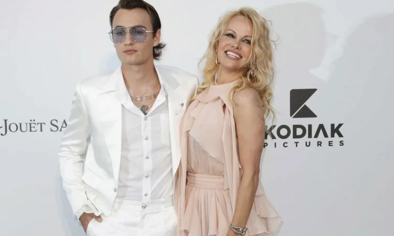 Памела Андерсън с писмо до Караянчева: Забранете фермите за ценни кожи - Tribune.bg