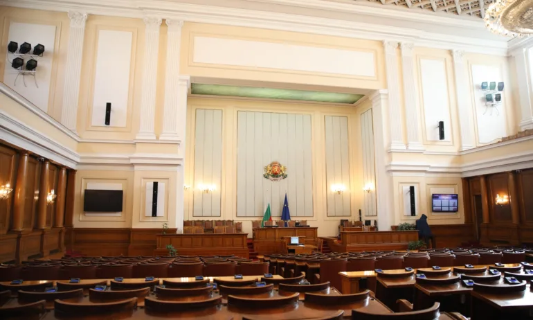 Гласуват ръководства на парламентарните комисии, 9 министри отговарят на въпроси в НС - Tribune.bg