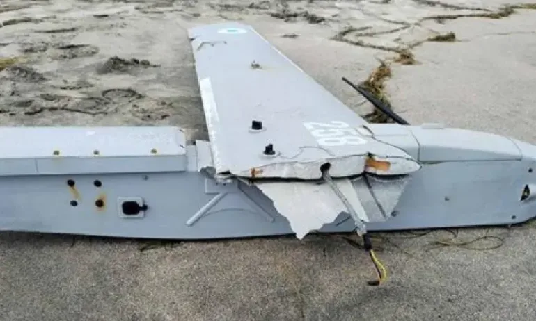Части от военен дрон изплуваха от морето край Бургас - Tribune.bg