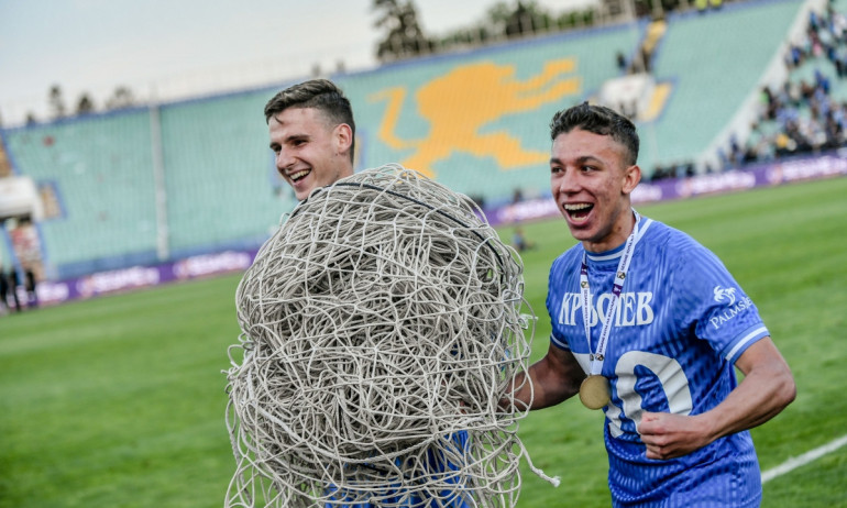 Официално! Филип Кръстев остава в Левски - Tribune.bg