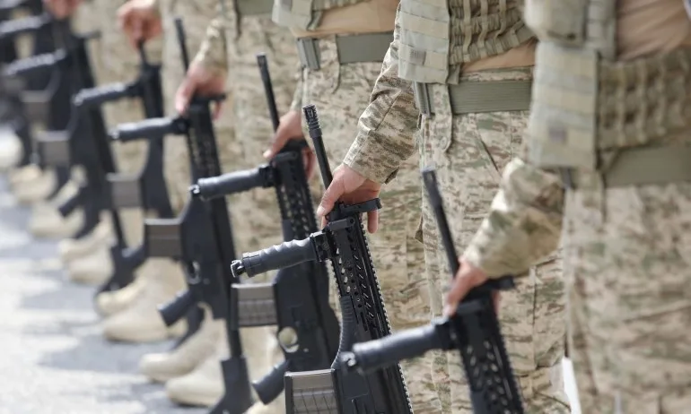 Четири ракети са ударили база с американски военни в Ирак - Tribune.bg