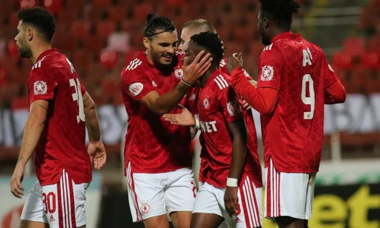 Кошмарен съдия за Лудогорец ще свири ЦСКА - Зоря - Tribune.bg