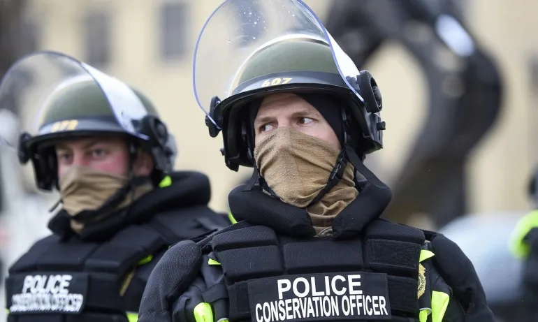 Осем жертви на стрелба в Индианаполис - Tribune.bg