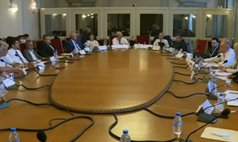 Казус: Депутатите не знаят кой е управляващ и кой е опозиция - Tribune.bg