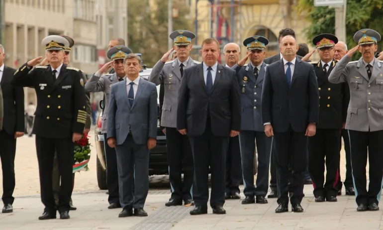Радев иска поне 16 нови изтребителя, но да се слуша и уважава военната експертиза - Tribune.bg