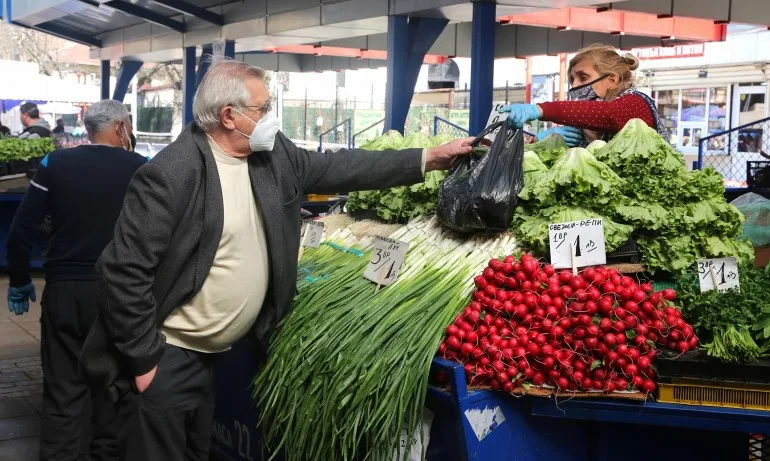 Затягат мерки: Маски на пазарите и дистанционно обучение за големите в Софийска област - Tribune.bg