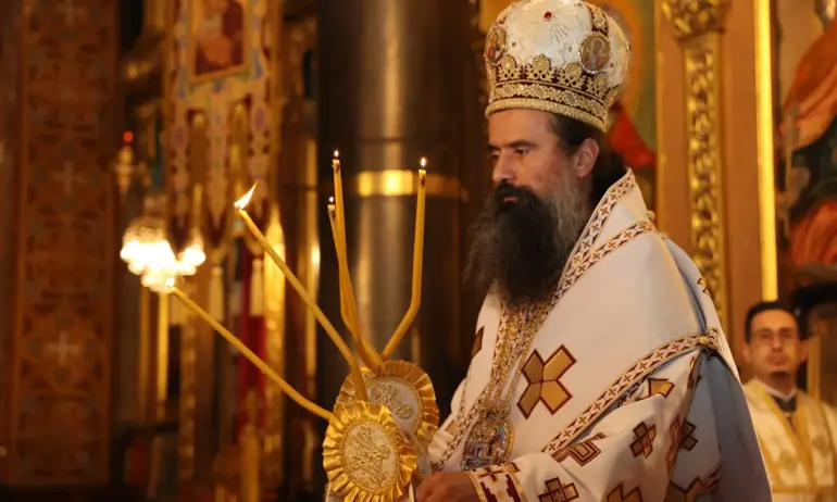 Патриарх Даниил за нестинарството: В църквата има далеч по-големи чудеса от това някой да ходи по огън - Tribune.bg