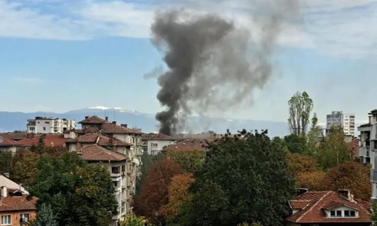 Пожар в центъра на София, полиция и пожарна са на място - Tribune.bg