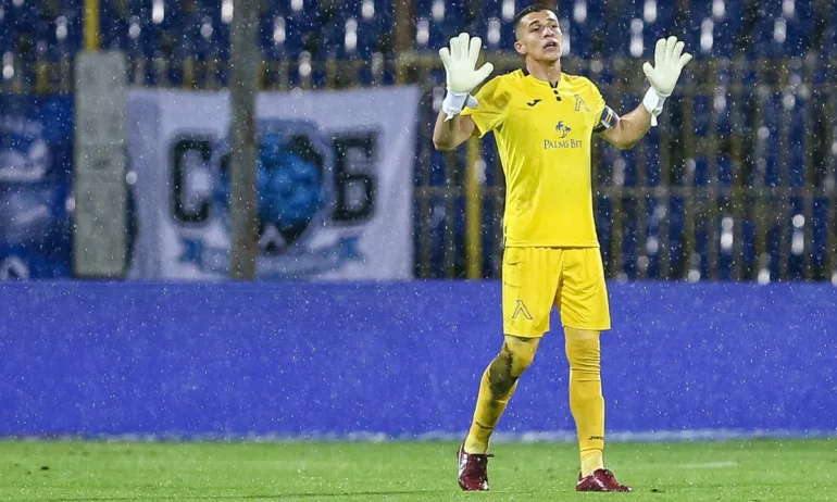 Младок отново сменя Михайлов на вратата на Левски - Tribune.bg