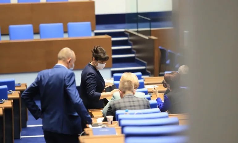 Още 60 творци получават държавни парични награди - Tribune.bg