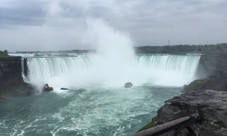 На 3 март Ниагарският водопад ще изгрее в цветовете на българското знаме - Tribune.bg